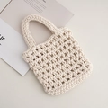 Handgefertigte cremefarbene Häkeltasche aus Baumwolle mit Hohlstrickmuster für Sommer - 20*20cm / Milchweiß