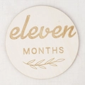 Set de 12 cartes étapes bois pour bébé avec motif onze mois et feuilles gravées - Onze Mois (eleven MONTHS) / Pièce Unique