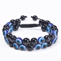 Dettaglio del bracciale intrecciato a doppio strato con occhio di tigre e malocchio - Perline Nere + Malocchio (3 Perline)