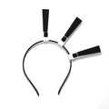 Detalle de una diadema negra para Halloween con tres divertidos signos de exclamación - Signo de exclamación negro