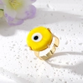 Dettaglio dell'anello occhio del diavolo giallo placcato oro su base in pietra - Aperto Regolabile / Occhio Giallo