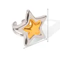 Dettaglio di un anello aperto a forma di stella con finitura bicolore argento e oro - Stile Aperto a Colori Misti a Forma di Stella (HC-R30233-GS)