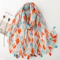 Sommerlicher Seidenschal mit orange-blauen geometrischen Rauten und Fransenquasten - Orange Blau Geometrisches Rautenquasten-Stil (SL2404-009) / 180x88cm