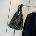 Glitzernde silberne Pailletten-Schultertasche mit passendem runden Münzanhänger - Silber