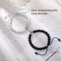 Detailansicht der Herz-Magnet-Schließe für weiße Marmor- und mattschwarze Perlenarmbänder - Weiß Türkis Und Matte Stein