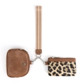 Dettaglio del cinturino intrecciato con pochette leopardata e mini portamonete marrone - Leopardo Marrone