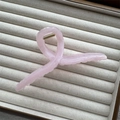 Detail of pink marble textured hair claw clip with metal spring in a beige jewelry box - Pink Cross 13cm
