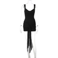 Dettaglio dell'abito corto in pizzo nero con fiocco in vita e trame in pizzo fine - XS / Nero