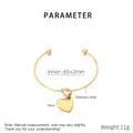 Detalles del brazalete de corazón en acero dorado con diámetro interior de 65x2mm - Dorado (KB207055-Z)