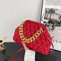 Rote Stepptasche aus PU-Leder mit goldener Gliederkette und großem Fassungsvermögen - Rot