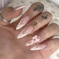 Unghie finte stiletto rosa e bianche con fiocchi 3D e motivi in pizzo - Stile Colla (CJCY-372)