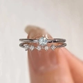 Elegante conjunto de anillos apilables de plata con circonitas, estilo corona y solitario - US 7 / Oro blanco