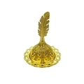 Détail d'un encensoir doré avec poignée en plume et couvercle ajouré de style moyen-oriental - Plume B