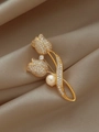 Elegant gold tulip flower brooch with pavé diamonds and a white pearl on satin - Gold (Tulip)