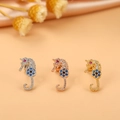 Détail de boucles d'oreilles hippocampe en zircons colorés en argent, or rose et doré - 10# (Hippocampe)