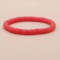 Boho elastische armband met levendige koraalrode heishi-kralen van polymeerklei - Koraalrood