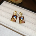 French luxury gold cat pearl earring featuring artwork of a kitten with a pearl earring - 27# Cat Pearl Ear Clip - Gold