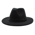 Vista detallada del sombrero de fieltro negro con ala ancha y lazo decorativo - M (56-58cm) / Negro