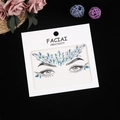 Vue macro de bijoux de visage en cristal AB irisé sur fond noir avec fleurs roses - 165*155mm / Bleu