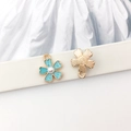 Ciondolo a fiore blu lago con bordi dorati e perla per la creazione di gioielli fai da te - Perla Fiore di Ciliegio