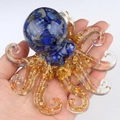 Figura de pulpo artesanal con piedras lapislázuli y pan de oro en resina - Lapislázuli