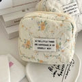 Borsa cosmetica trapuntata floreale in cotone crema con cerniera e etichetta tessuta - Floreale Crema