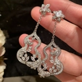 Orecchini a fiore in argento con pendente a zucca e scintillanti pietre di zirconia - Argento