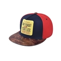 Snapback Cap in Rot und Blau mit braunem Kunstlederschirm und modischem Glücks-Patch - Verstellbar / Marineblau und Rot