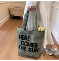 Saliegroene geweven draagtas met Here Comes The Sun borduursel en handvatten - Groen