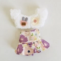 Niedliches Puppen-Outfit mit weißem Hasenohren-Oberteil und lila geblümtem Rock - Passend für 17cm Puppe / Plüschmantel + Violett Blumenrock / Violett Weiß