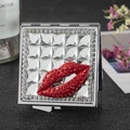 Specchio quadrato argento con cristalli e decorazione labbra in strass rossi - Trasparente