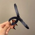Matte navy blue minimalist twist hair claw clip held by hand for thick hair styling - Matte Grey-13cm