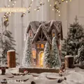 Casetta natalizia in legno luminosa con neve, larga 30cm, alta 38cm e dal peso di 1,7kg - Casa in Legno Naturale (B6939) / Colore legno naturale