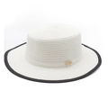 Dettaglio di un cappello paglia bianco con trama fine e placca in metallo dorato - M (56-58cm) / Bianco