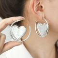 Orecchini a cerchio a cuore argentati con intarsio in marmo bianco da donna - Cerchio C Trama Marmo Cuore / Bianco (8472)
