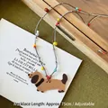 Collier réglable de 75cm avec pendentif teckel marron et perles colorées - Chien Café