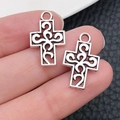 Set di due ciondoli a croce con cuore cavo in argento antico per gioielli fai-da-te - Croce-12x19mm