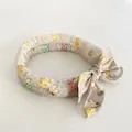 Bandana rinfrescante per cani in grigio con motivi a fumetti e un fiocco chic - 100*5cm / Cane Grigio