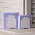 Lila PE-Schwebeständer-Geschenkbox-Set mit Rosenrelief-Etikett in klein und groß - Geprägter Stil / 7*7*2cm / Elegantes Lila