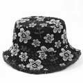 Detail der Blumenstickerei und Fransenkante am schwarzen Denim Fischerhut Damen - M (56-58cm) / Schwarz