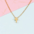 Collar minimalista con cruz de acero inoxidable dorado y un acabado pulido fino - Dorado (MP272-3)