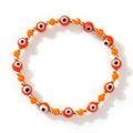 Έθνικ βραχιόλι με πορτοκαλί χάντρες Evil Eye και χρυσές λεπτομέρειες σε λευκό φόντο - Πορτοκαλί