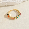 Anello aperto dorato regolabile con pietre colorate e perle dal design esotico - Anello Circolare in Resina