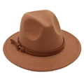 Primer plano de sombrero fedora marrón caramelo con banda de cuero y hebilla dorada - M (56-58cm) / Caqui (Cuerda Amarilla)