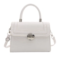 Bolso cuadrado pequeño blanco con textura de cocodrilo y cierre metálico plateado - Blanco