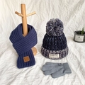 Set sciarpa cappello e guanti grigi per bambini con fodera in pile e dettaglio pompon - Cappello Colore Misto Foderato in Pile + Sciarpa + Muffole / Combinazione Blu / 1-3 Anni