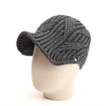 Detalle de gorro de punto gris oscuro con textura de espiga y botón lateral rosa dorado - Talla Única (Alta Elasticidad) / gris oscuro