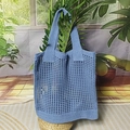 Minimalistische blaue Strick-Einkaufstasche mit atmungsaktivem Mesh-Gewebe für den Sommer - Blau