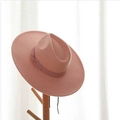 Eleganter rosa Fedora-Wollhut mit breiter Krempe und Dekoband am Kleiderständer - M(56-58cm) / Wassermelonenrot