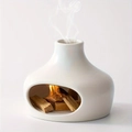 Bruciatore di palo santo in ceramica bianca minimalista con fumo su sfondo bianco - Bruciatore di Incenso a Forma di Panino [Bianco]